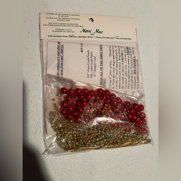 Christmas Kit - make your own ornaments - ruby wreaths - Picture 2 of 2